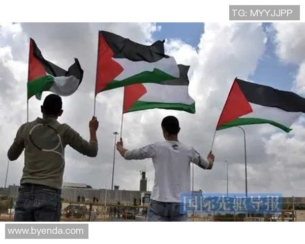 身披巴勒斯坦国旗的足球明星彰显民族自豪感与团结精神